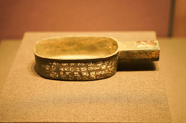 ��ɫ����