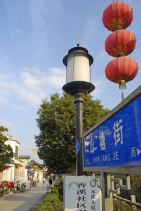 ����ľ�¹���ɽ����·�� 