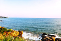 ��ʯ��̲��ε���峺�ĺ�ˮ