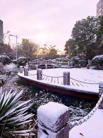 �����µ�ѩ��С��ջ��