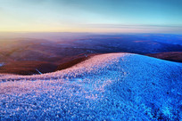 ���˰���ѩɫɽ��ĺɫ