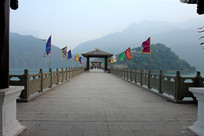 ��ڰ׵۳Ƿ�������ͨ���׵�ɽ