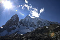 �����µ�����ѩɽ