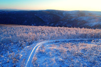 ���˰����ֺ�ѩԭɽ·ů�� 