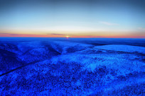 ���˰���ѩɫɽ���ճ�