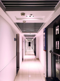 ��ҹ����һ�˵�����¥��