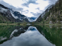 ���﹵ˮ��һɫ