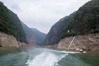 ��������ɽ��С��Ͽ֮����Ͽ����