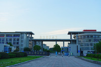 �Ͼ��ʵ��ѧУ԰ 