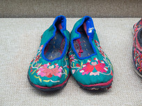 �й�������Ǽ������֦ĵ����ŮЬ