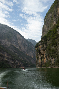 ��ɽС��Ͽ�����ķ��