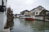 ɽ������