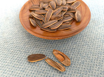 ���ι���