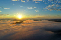 ���˰�������ɽ���ƺ��ճ�