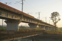 �ɶ��綫������·�ź��г�