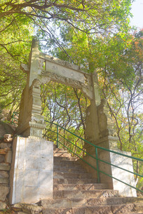 ���ɺ�������ɽ����¥