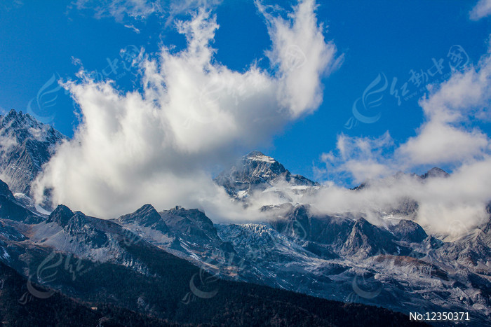 藍天白雲玉龍雪山