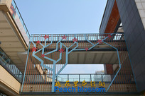 �ɶ����ù㳡�һ��ﲽ�н�