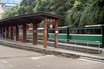 ����С��Ծ��վվ̨���г�