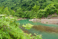 ������ɽ�ٶ������Ӿ����ĺ�ˮ