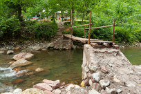 ������ɽ�ٶ��������ϵ�С��