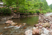 ������ɽ�ٶ�������С����ˮ