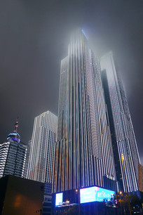 ɽ���ൺ�г��и�¥ҹ��