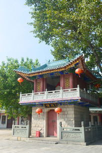 ���ڳ�����������¥