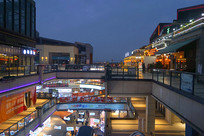 �һ��ﲽ�н�ҹ��