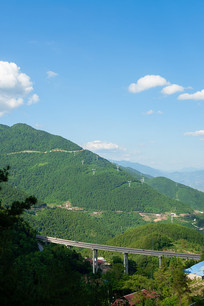 ������ƺ���ɽɽ��