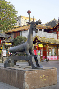 �ɶ���̨�ʾ�����ͭ���ε� 