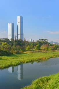 ���ڱʼ�ɽ����ӳ��и�¥��Ӱ 