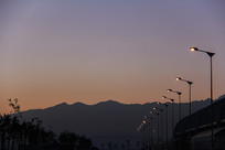 �峿���ϵ�·�Ƹ�