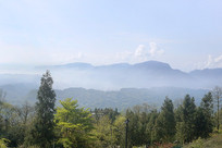 �Ĵ��ɶ�ɽԶ���Ű��к��ܹ�ɽ