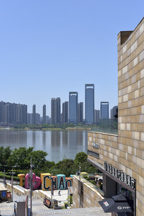 ��ɳ�潭���ϵĳ��з��