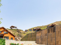 ɽ���µ�ľ������ǽ