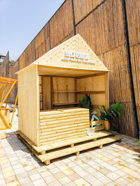 ��ǽ�µĶ���Сľ��