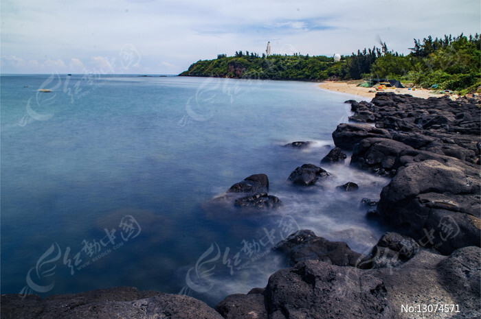 儋州峨蔓海滩礁石风光图片