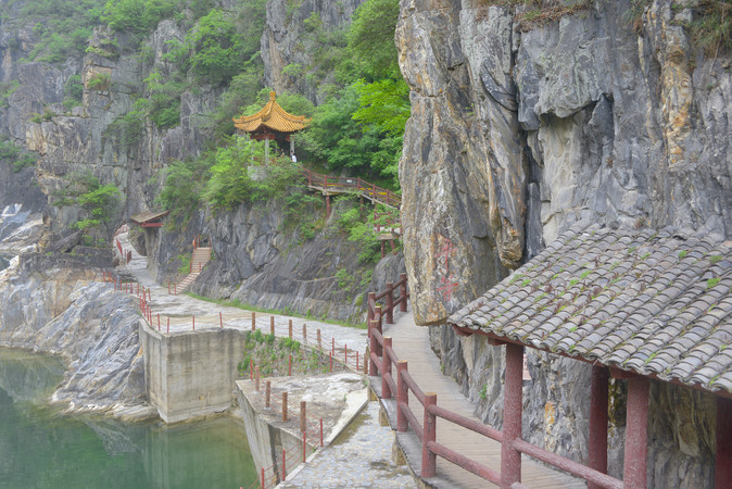 陕西石门栈道风雨廊亭子