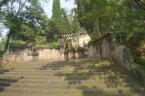 合川钓鱼城护国寺双象护卫石雕