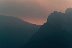 泰山水墨山水摄影图