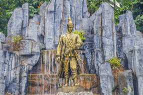 版纳勐泐大佛寺帕雅真铜雕像