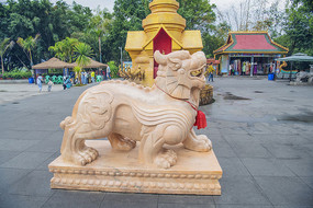 勐泐大佛寺山顶狮类神兽石雕