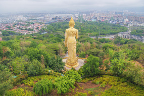 吉祥大佛俯瞰西双版纳城市