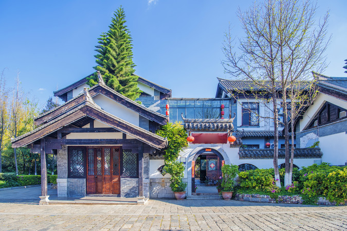 云南民族村带院二层楼房建筑