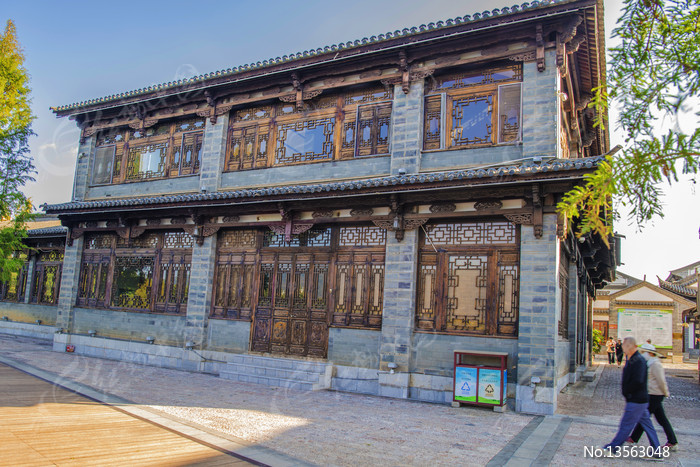 云南民族村方形二层楼古建筑图片