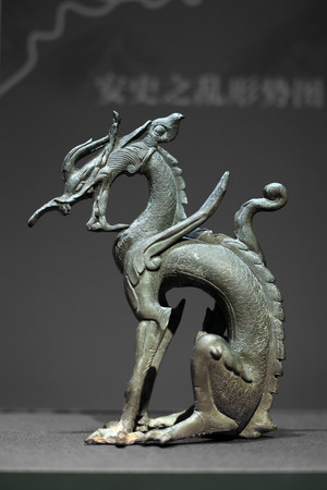 铜坐龙 