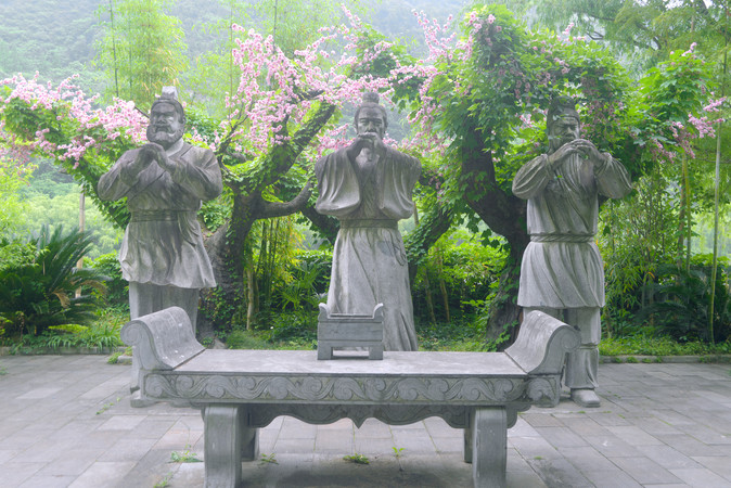 三国桃园三结义雕塑