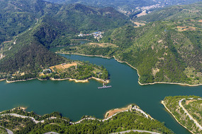 山水相依的生态美景