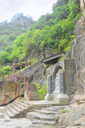 陕西石门栈道背屏式造像石雕